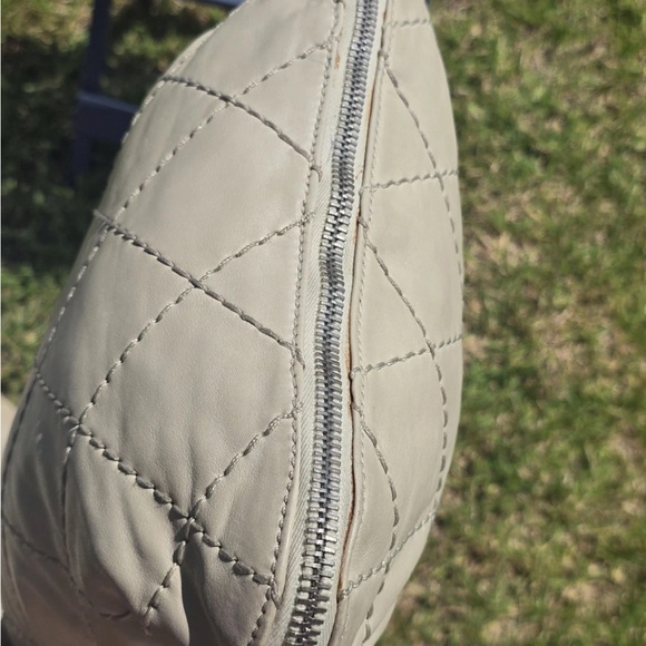 Vintage Authentic Chanel Quilted Tote Bag Cream Chain Strap Leather zip around - Picture 9 of 16